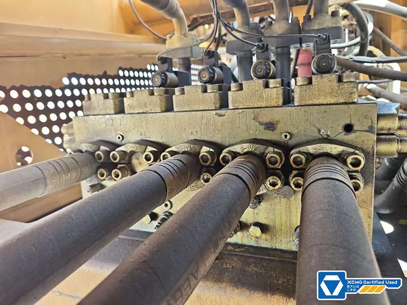 XCMG XGC16000 1250 ton 2020 used mobile crawler crane price - Cần cẩu bánh xích: hình 2 XCMG XGC16000 1250 ton 2020 used mobile crawler crane price - Cần cẩu bánh xích: hình 2