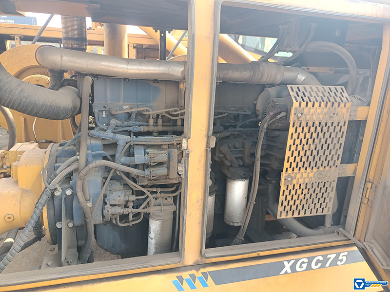 XCMG XGC75 small used 75ton crwler crane mobile with with Main Boom 58m - Cần cẩu bánh xích: hình 4 XCMG XGC75 small used 75ton crwler crane mobile with with Main Boom 58m - Cần cẩu bánh xích: hình 4