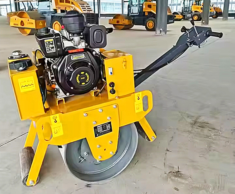 XCMG XMR030 small mini light single drum vibratory road roller - Máy lăn nhỏ: hình 3 XCMG XMR030 small mini light single drum vibratory road roller - Máy lăn nhỏ: hình 3