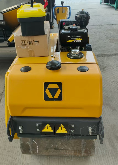 XCMG XMR050 small double mini vibration drum vibratory road roller price - Máy lăn nhỏ: hình 3 XCMG XMR050 small double mini vibration drum vibratory road roller price - Máy lăn nhỏ: hình 3