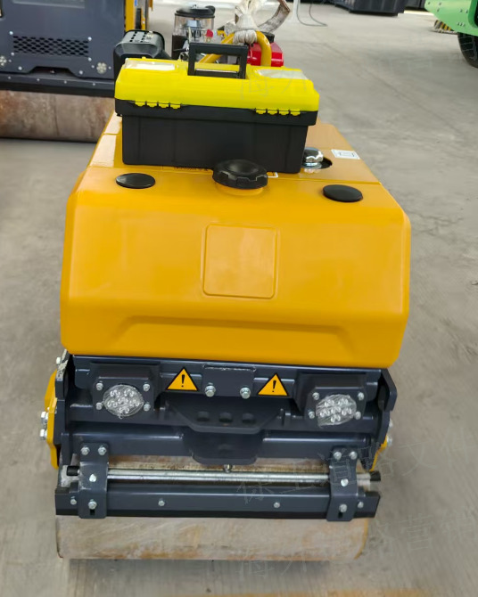 XCMG XMR083 light mini double drum 1 ton vibratory compactor - Máy lăn nhỏ: hình 5 XCMG XMR083 light mini double drum 1 ton vibratory compactor - Máy lăn nhỏ: hình 5