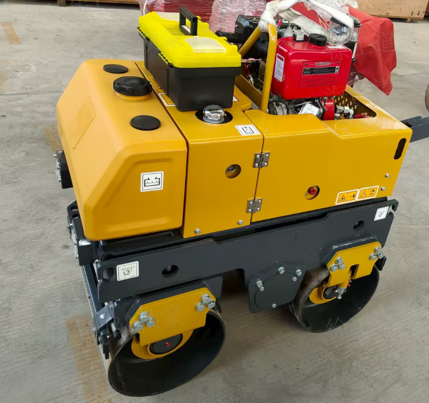 XCMG XMR083 light mini double drum 1 ton vibratory compactor - Máy lăn nhỏ: hình 4 XCMG XMR083 light mini double drum 1 ton vibratory compactor - Máy lăn nhỏ: hình 4