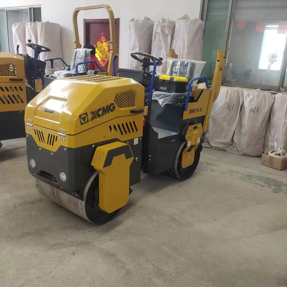 XCMG XMR110 1ton samll road roller hydraulic vibratory compator price - Máy lăn nhỏ: hình 2 XCMG XMR110 1ton samll road roller hydraulic vibratory compator price - Máy lăn nhỏ: hình 2