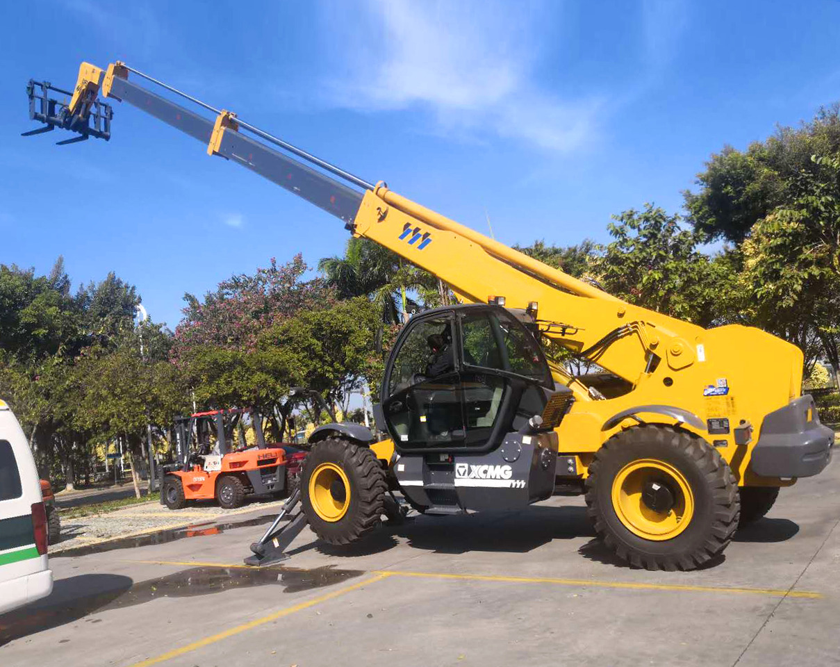 XCMG XTF1256K 5.4ton used diesel forklift loader telehandler for sale - Xe nhấc hình viễn vọng kính: hình 3 XCMG XTF1256K 5.4ton used diesel forklift loader telehandler for sale - Xe nhấc hình viễn vọng kính: hình 3