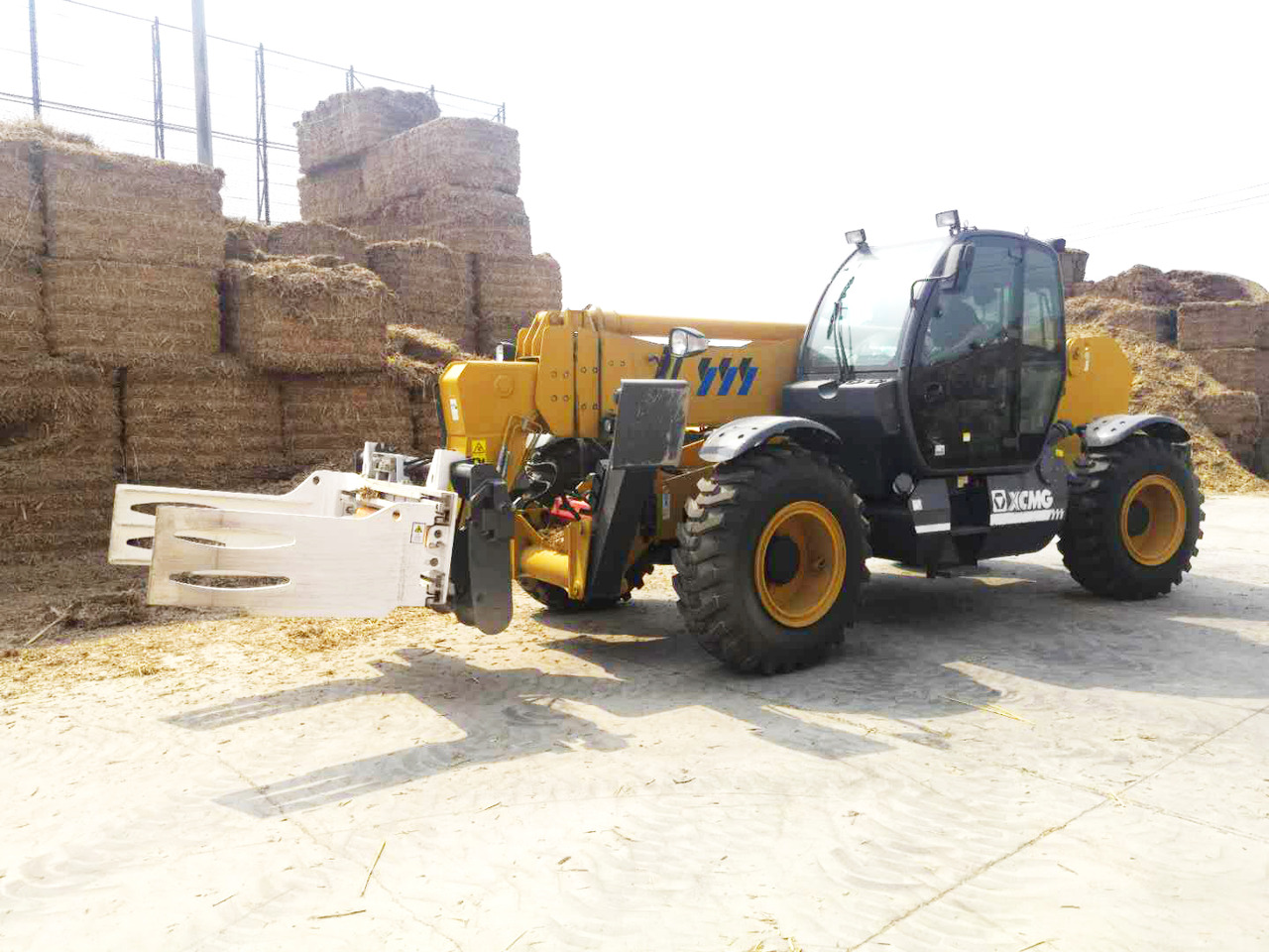XCMG XTF1256K 5.4ton used diesel forklift loader telehandler for sale - Xe nhấc hình viễn vọng kính: hình 2 XCMG XTF1256K 5.4ton used diesel forklift loader telehandler for sale - Xe nhấc hình viễn vọng kính: hình 2