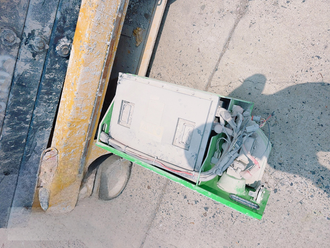 XCMG battery 8m used scissor lift XG0807HD-Li for sale - Máy nâng người hình kéo: hình 4 XCMG battery 8m used scissor lift XG0807HD-Li for sale - Máy nâng người hình kéo: hình 4