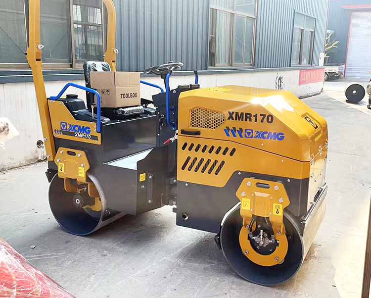 XCMG official brand new 1.7 ton small road roller XMR170 - Máy lăn nhỏ: hình 3 XCMG official brand new 1.7 ton small road roller XMR170 - Máy lăn nhỏ: hình 3