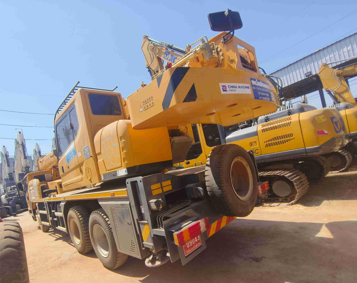 XCMG official second hand 4-Section Telescopic crane truck XCT16_Y - Cẩu bánh lốp: hình 4 XCMG official second hand 4-Section Telescopic crane truck XCT16_Y - Cẩu bánh lốp: hình 4