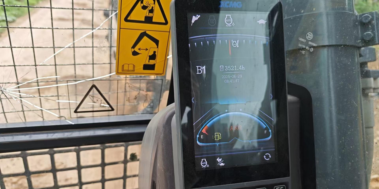 XCMG used crawler hydraulic excavator XE550DK 50ton price - Máy xúc bánh xích: hình 4 XCMG used crawler hydraulic excavator XE550DK 50ton price - Máy xúc bánh xích: hình 4