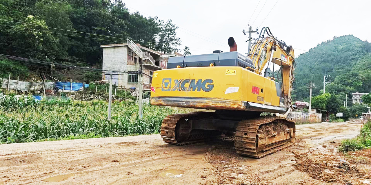 XCMG used crawler hydraulic excavator XE550DK 50ton price - Máy xúc bánh xích: hình 3 XCMG used crawler hydraulic excavator XE550DK 50ton price - Máy xúc bánh xích: hình 3