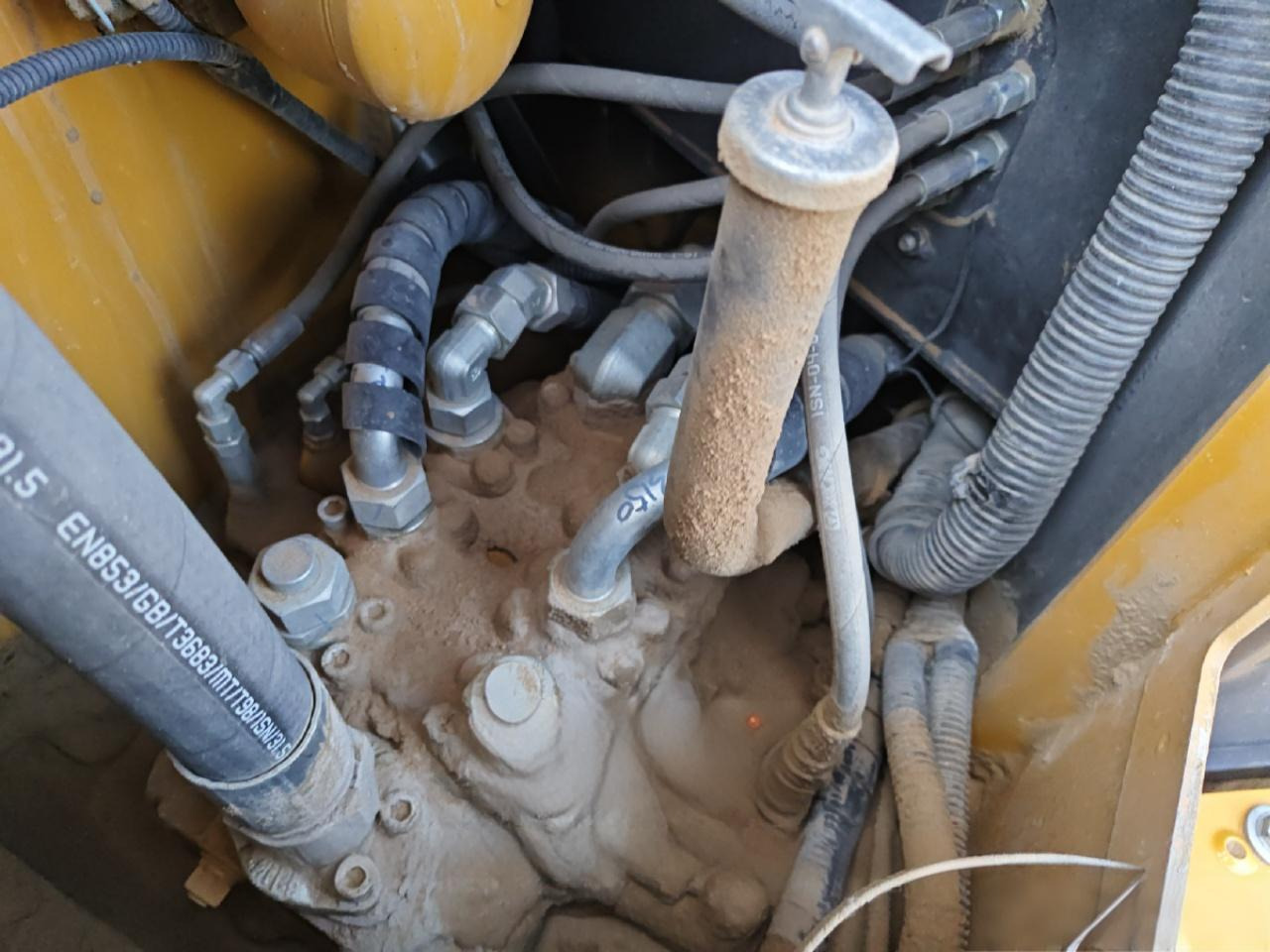 XCMG used road bulldozer D170 Mini Diesel Crawler price - Máy ủi: hình 3 XCMG used road bulldozer D170 Mini Diesel Crawler price - Máy ủi: hình 3