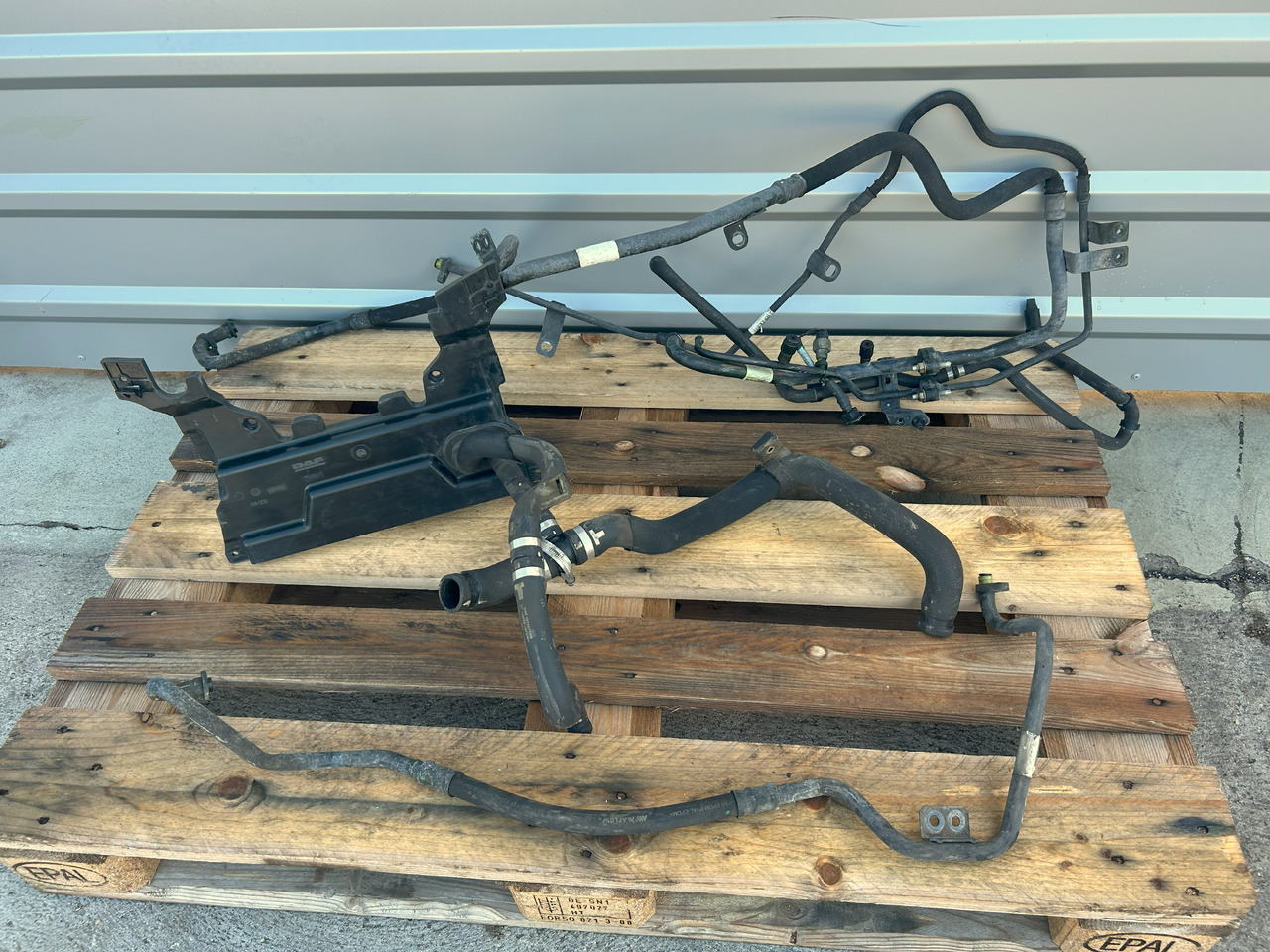 DAF CF EURO 6 AIR CONDITIONING HOSES SET - Phụ tùng điều hòa: hình 1 DAF CF EURO 6 AIR CONDITIONING HOSES SET - Phụ tùng điều hòa: hình 1