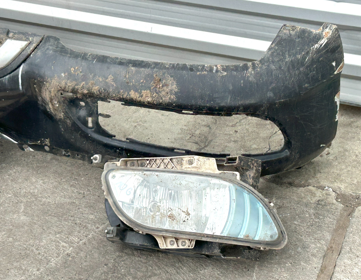 DAF XF 106 480 FRONT BUMPER WITH HALOGENS - Cản xe: hình 4 DAF XF 106 480 FRONT BUMPER WITH HALOGENS - Cản xe: hình 4