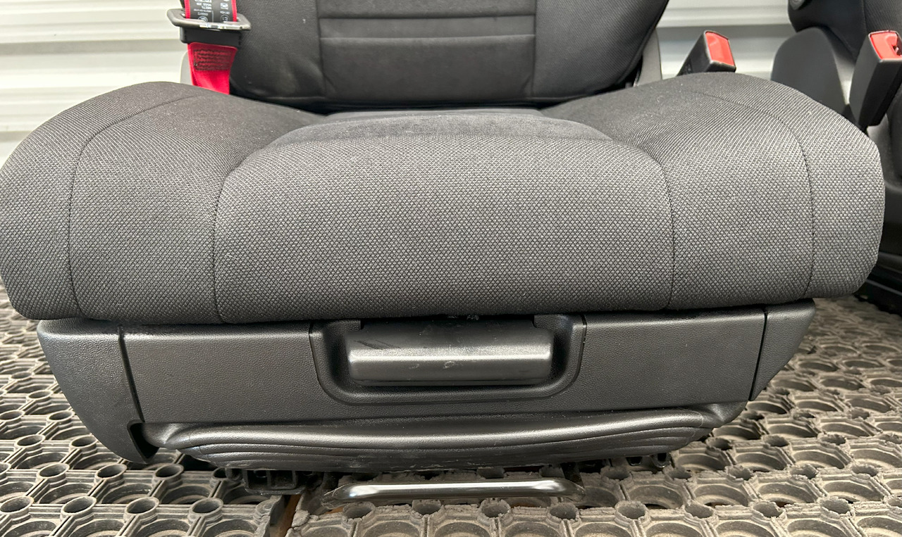 IVECO NEW SEAT IVECO S-WAY - Chỗ ngồi: hình 2 IVECO NEW SEAT IVECO S-WAY - Chỗ ngồi: hình 2