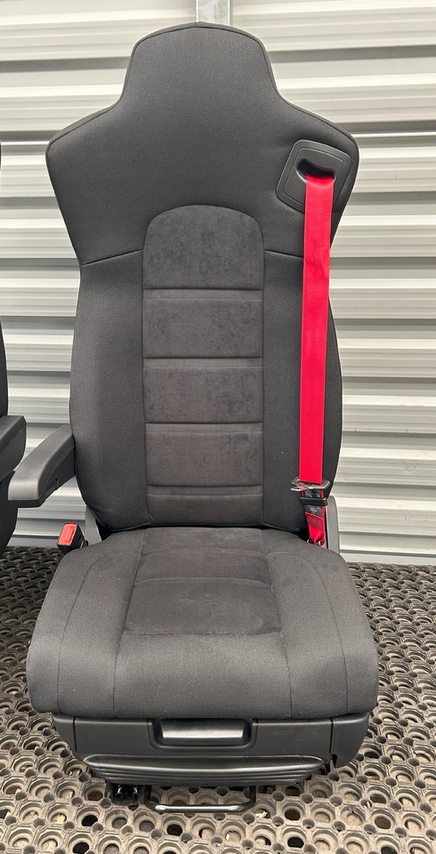 IVECO NEW SEAT IVECO S-WAY - Chỗ ngồi: hình 4 IVECO NEW SEAT IVECO S-WAY - Chỗ ngồi: hình 4
