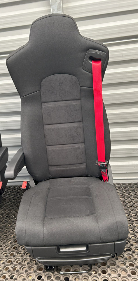 IVECO NEW SEAT IVECO S-WAY - Chỗ ngồi: hình 1 IVECO NEW SEAT IVECO S-WAY - Chỗ ngồi: hình 1