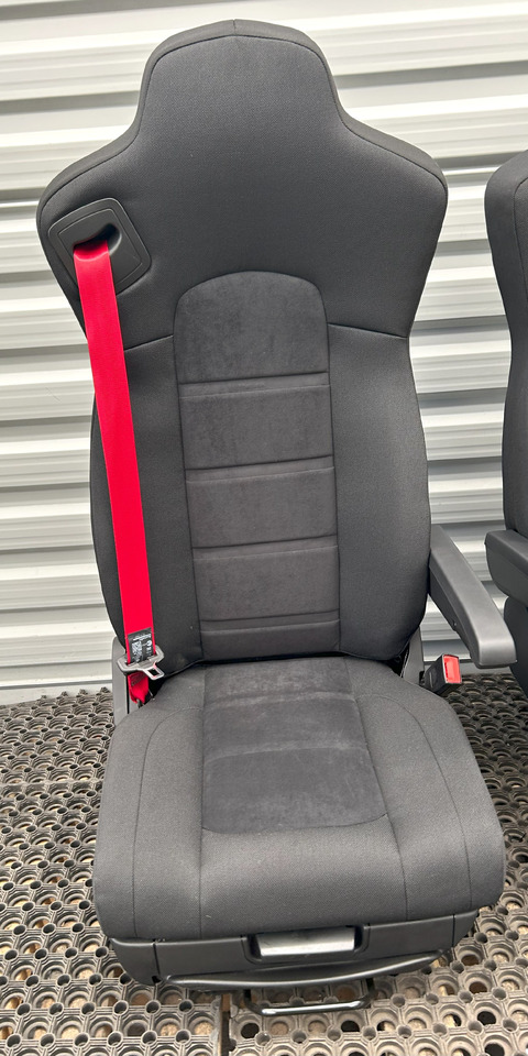 IVECO NEW SEAT IVECO S-WAY - Chỗ ngồi: hình 1 IVECO NEW SEAT IVECO S-WAY - Chỗ ngồi: hình 1