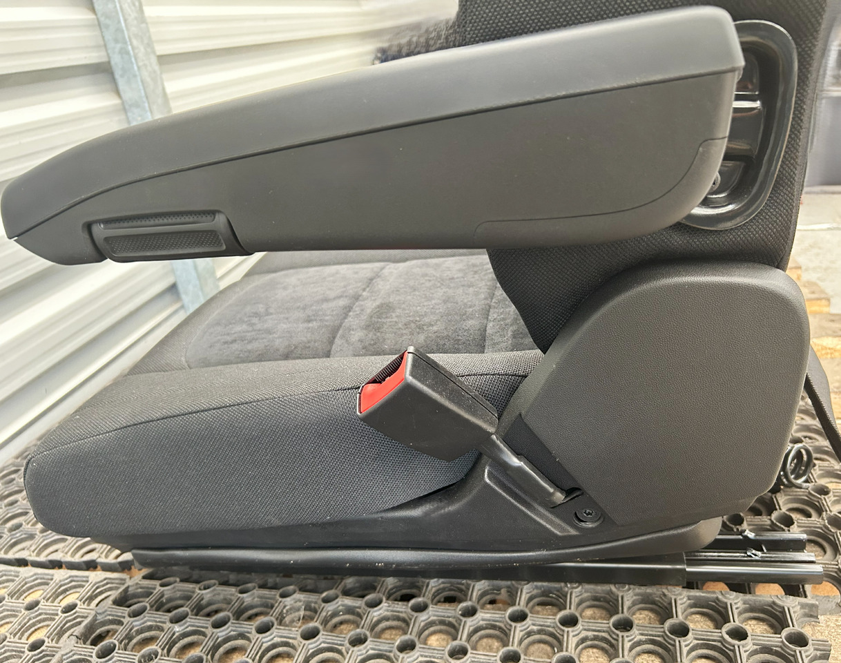 IVECO NEW SEAT IVECO S-WAY - Chỗ ngồi: hình 5 IVECO NEW SEAT IVECO S-WAY - Chỗ ngồi: hình 5