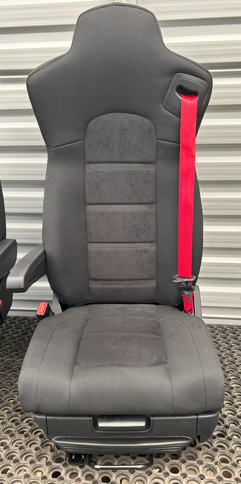 IVECO NEW SEAT IVECO S-WAY - Chỗ ngồi: hình 3 IVECO NEW SEAT IVECO S-WAY - Chỗ ngồi: hình 3