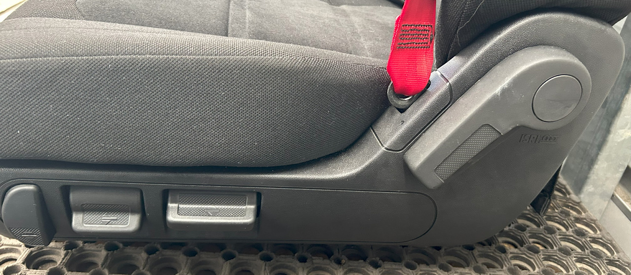 IVECO NEW SEAT IVECO S-WAY - Chỗ ngồi: hình 2 IVECO NEW SEAT IVECO S-WAY - Chỗ ngồi: hình 2