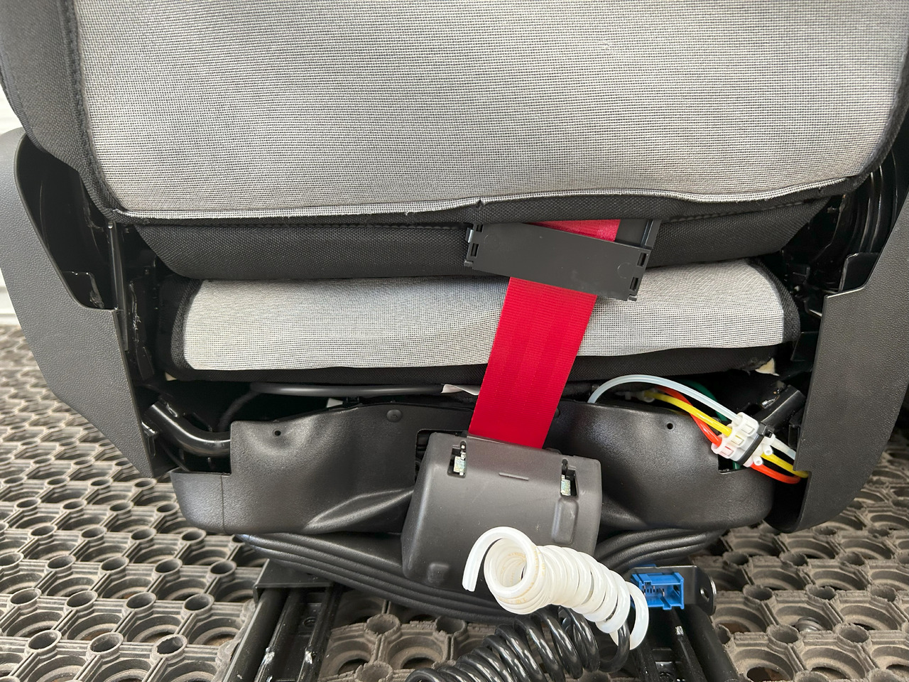 IVECO NEW SEAT IVECO S-WAY - Chỗ ngồi: hình 4 IVECO NEW SEAT IVECO S-WAY - Chỗ ngồi: hình 4