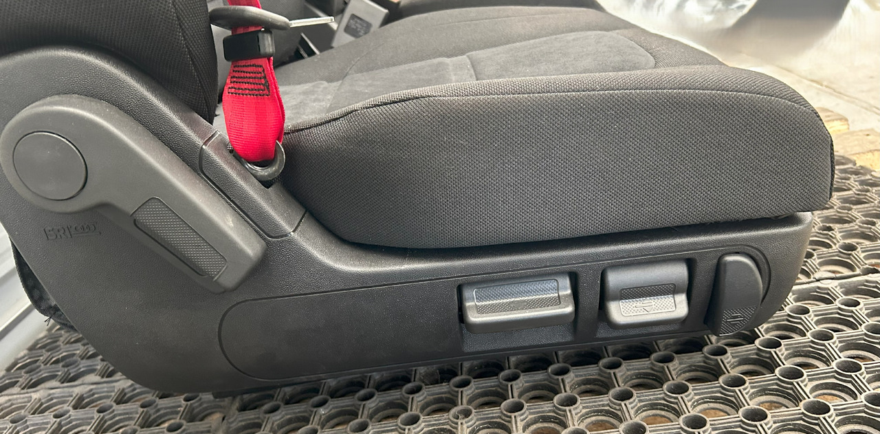 IVECO NEW SET OF SEATS IVECO S-WAY - Chỗ ngồi: hình 5 IVECO NEW SET OF SEATS IVECO S-WAY - Chỗ ngồi: hình 5