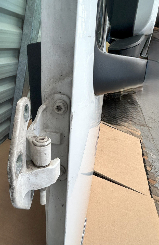 MERCEDES ACTROS MP4 DOOR LEFT WITH MIRROR - Cửa và phụ tùng: hình 4 MERCEDES ACTROS MP4 DOOR LEFT WITH MIRROR - Cửa và phụ tùng: hình 4