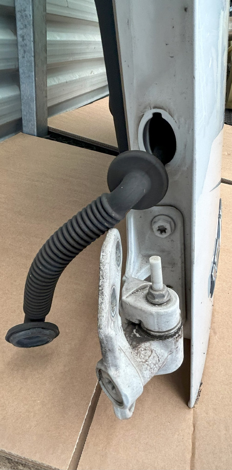 MERCEDES ACTROS MP4 DOOR LEFT WITH MIRROR - Cửa và phụ tùng: hình 3 MERCEDES ACTROS MP4 DOOR LEFT WITH MIRROR - Cửa và phụ tùng: hình 3