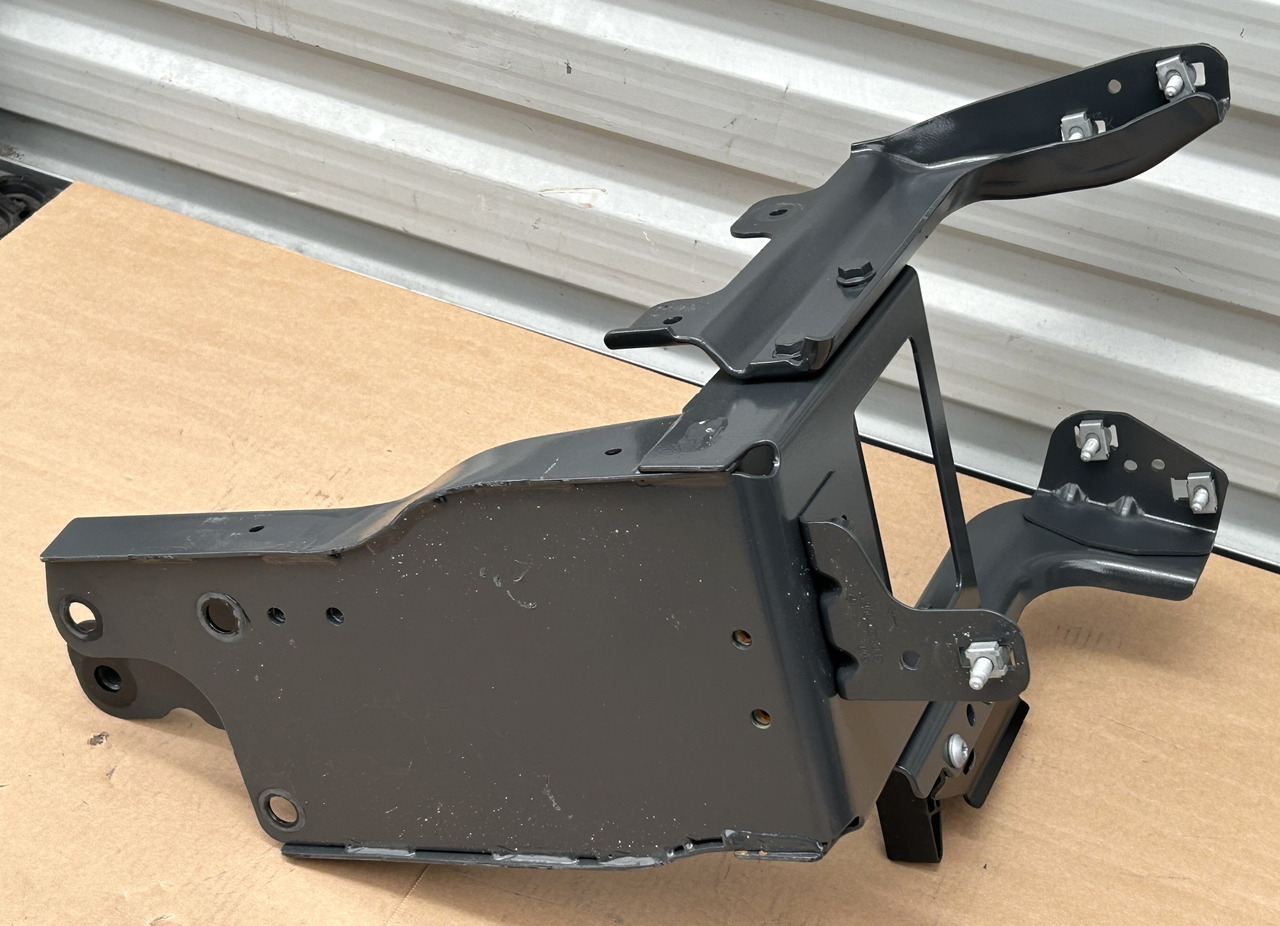 MERCEDES MOUNTING STEERING STEP SUPPORT AROCS ACTROS MP4 MP5 - Thân xe và ngoại thất: hình 3 MERCEDES MOUNTING STEERING STEP SUPPORT AROCS ACTROS MP4 MP5 - Thân xe và ngoại thất: hình 3