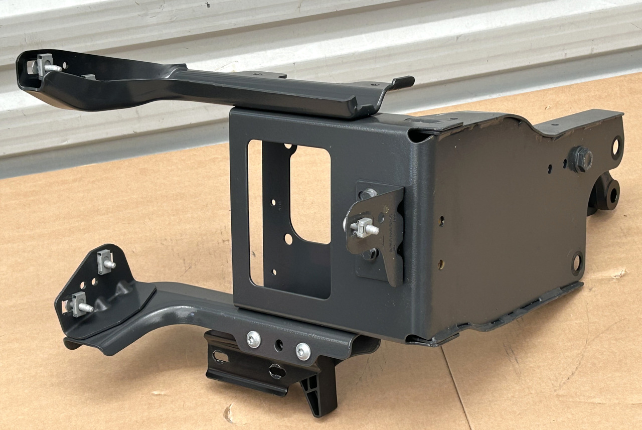 MERCEDES MOUNTING STEERING STEP SUPPORT AROCS ACTROS MP4 MP5 - Thân xe và ngoại thất: hình 3 MERCEDES MOUNTING STEERING STEP SUPPORT AROCS ACTROS MP4 MP5 - Thân xe và ngoại thất: hình 3