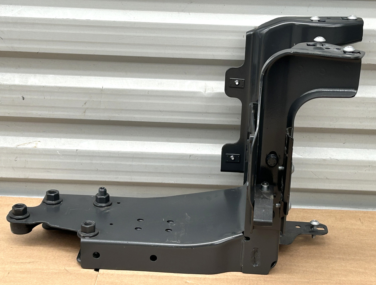 MERCEDES MOUNTING STEERING STEP SUPPORT AROCS ACTROS MP4 MP5 - Thân xe và ngoại thất: hình 1 MERCEDES MOUNTING STEERING STEP SUPPORT AROCS ACTROS MP4 MP5 - Thân xe và ngoại thất: hình 1