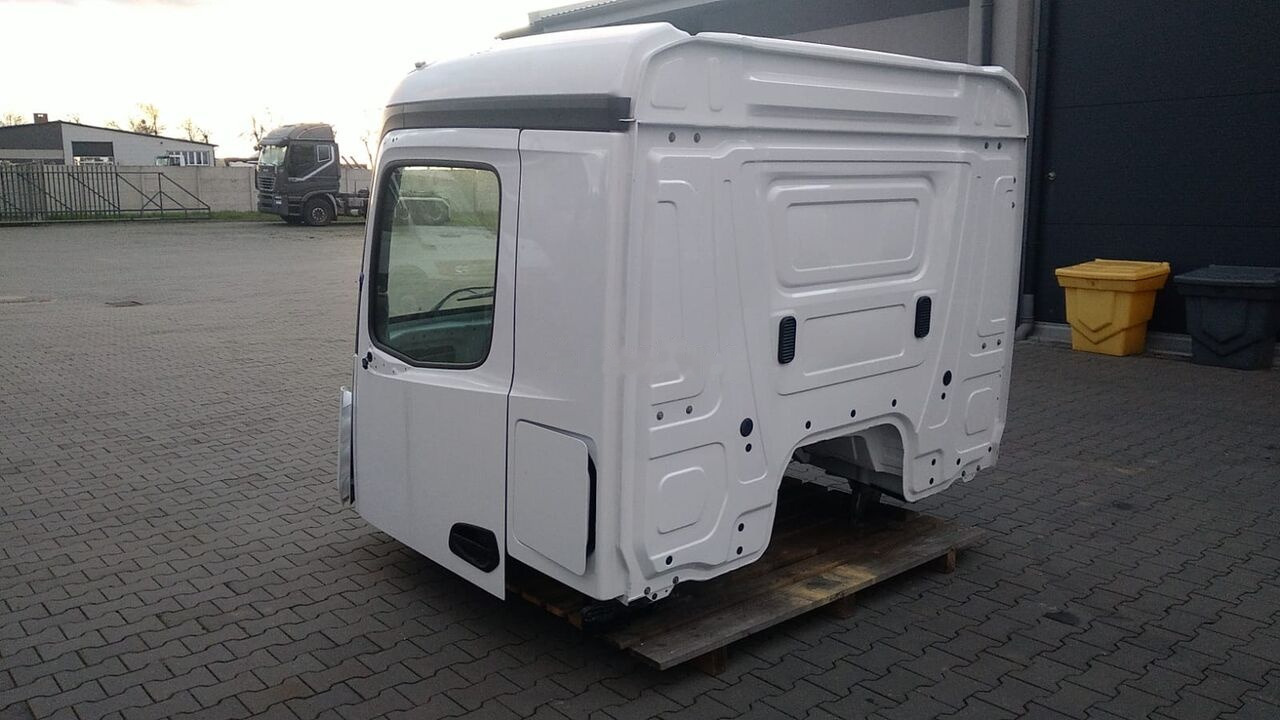 Mercedes-Benz Arocs 8x8 8x6 4x4 6x6 6x4 M Classic Space 320mm Mercedes-Benz AROCS Arocs 8x8 8x6 4x4 6x6 6x4 M Classic Space 320mm truck - Cabin cho Xe tải: hình 3 Mercedes-Benz Arocs 8x8 8x6 4x4 6x6 6x4 M Classic Space 320mm Mercedes-Benz AROCS Arocs 8x8 8x6 4x4 6x6 6x4 M Classic Space 320mm truck - Cabin cho Xe tải: hình 3