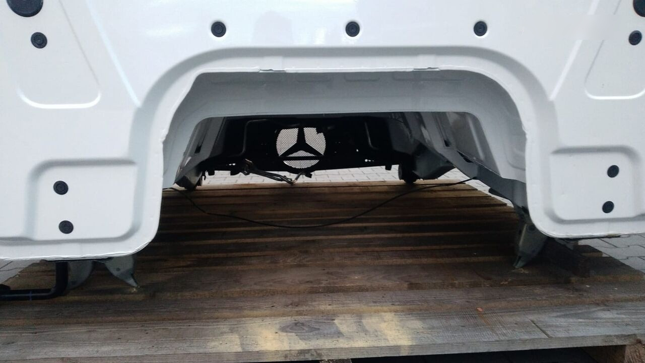 Mercedes-Benz Arocs 8x8 8x6 4x4 6x6 6x4 M Classic Space 320mm Mercedes-Benz AROCS Arocs 8x8 8x6 4x4 6x6 6x4 M Classic Space 320mm truck - Cabin cho Xe tải: hình 5 Mercedes-Benz Arocs 8x8 8x6 4x4 6x6 6x4 M Classic Space 320mm Mercedes-Benz AROCS Arocs 8x8 8x6 4x4 6x6 6x4 M Classic Space 320mm truck - Cabin cho Xe tải: hình 5