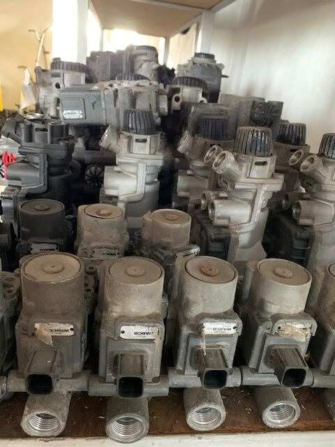 WABCO 1747137 DAF XF 106 truck - Van phanh cho Xe tải: hình 3 WABCO 1747137 DAF XF 106 truck - Van phanh cho Xe tải: hình 3