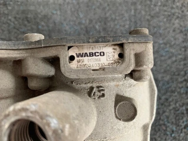 WABCO 1747137 DAF XF 106 truck - Van phanh cho Xe tải: hình 2 WABCO 1747137 DAF XF 106 truck - Van phanh cho Xe tải: hình 2
