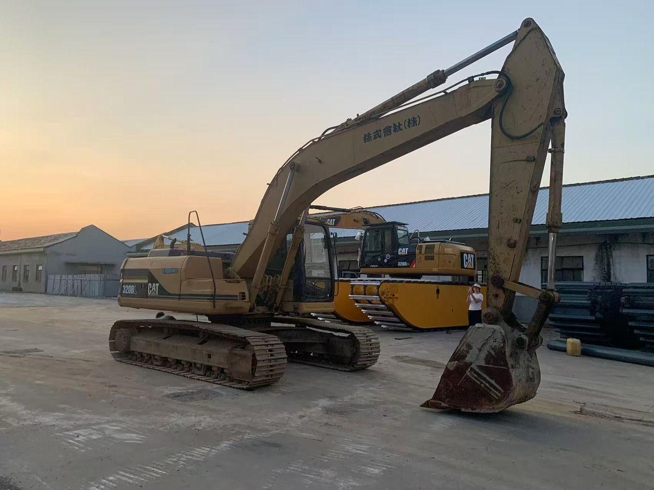 CATERPILLAR Tracked Excavator 20 ton Excavator CAT 320B, 320BL - Máy xúc bánh xích: hình 1 CATERPILLAR Tracked Excavator 20 ton Excavator CAT 320B, 320BL - Máy xúc bánh xích: hình 1