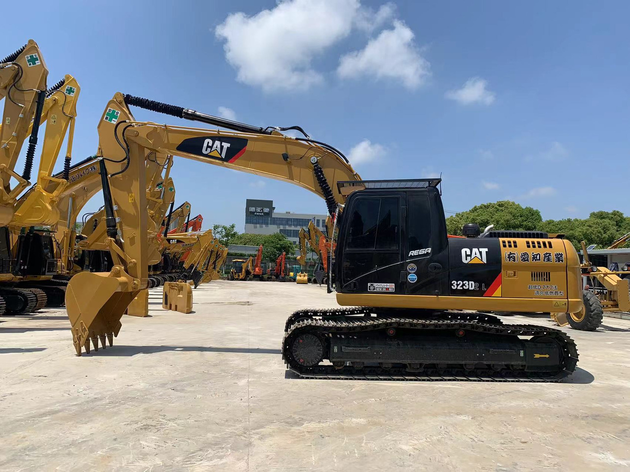 Caterpillar Excavator 320, 323 with Mechanical Engine Mitsubishi S6K - Máy xúc bánh xích: hình 2 Caterpillar Excavator 320, 323 with Mechanical Engine Mitsubishi S6K - Máy xúc bánh xích: hình 2