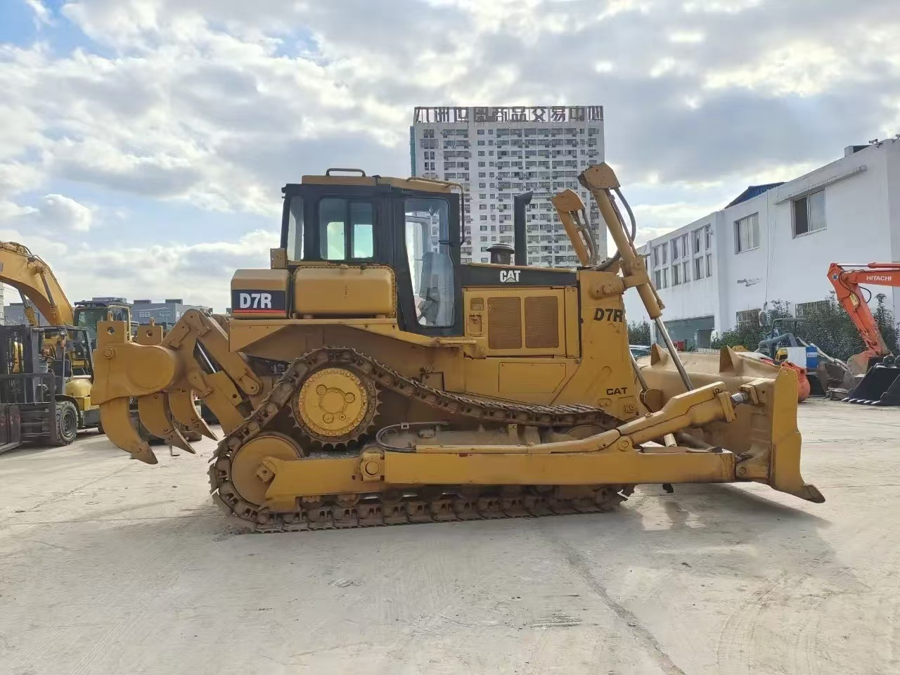 Caterpillar Secondhand Bulldozer CAT D7R Japan Origin Tracked Tractor - Máy ủi: hình 2 Caterpillar Secondhand Bulldozer CAT D7R Japan Origin Tracked Tractor - Máy ủi: hình 2