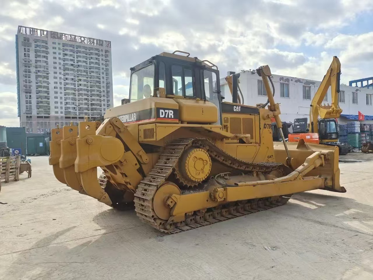 Caterpillar Secondhand Bulldozer CAT D7R Japan Origin Tracked Tractor - Máy ủi: hình 1 Caterpillar Secondhand Bulldozer CAT D7R Japan Origin Tracked Tractor - Máy ủi: hình 1