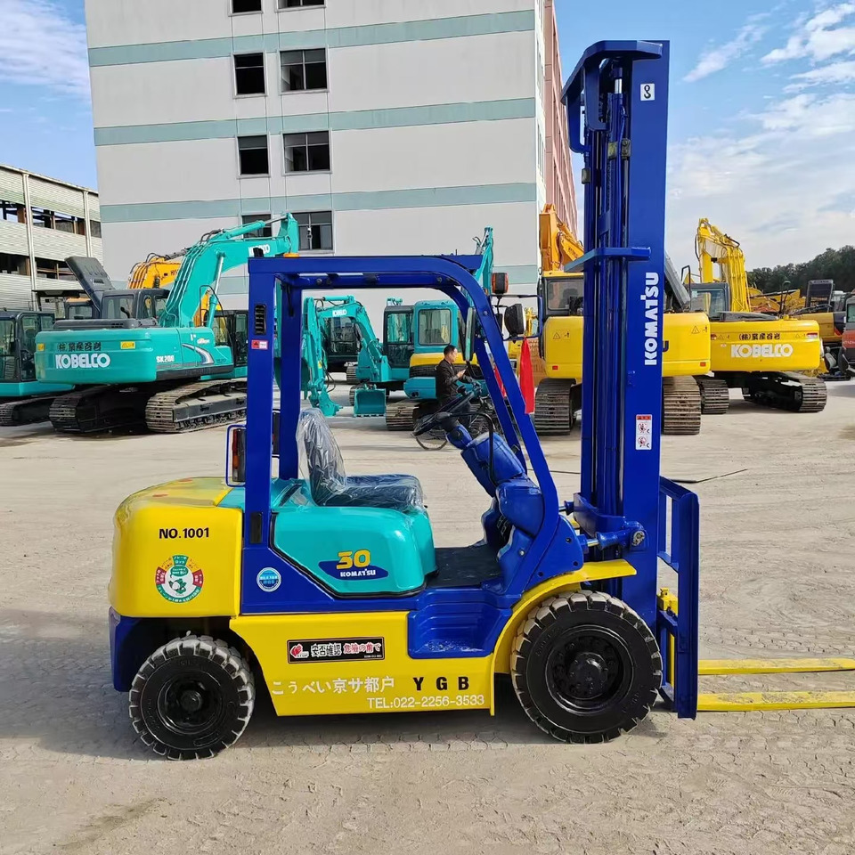 Komatsu 3 ton Diesel Forklift FD30 with Double High Mast - Xe nâng diesel: hình 5 Komatsu 3 ton Diesel Forklift FD30 with Double High Mast - Xe nâng diesel: hình 5