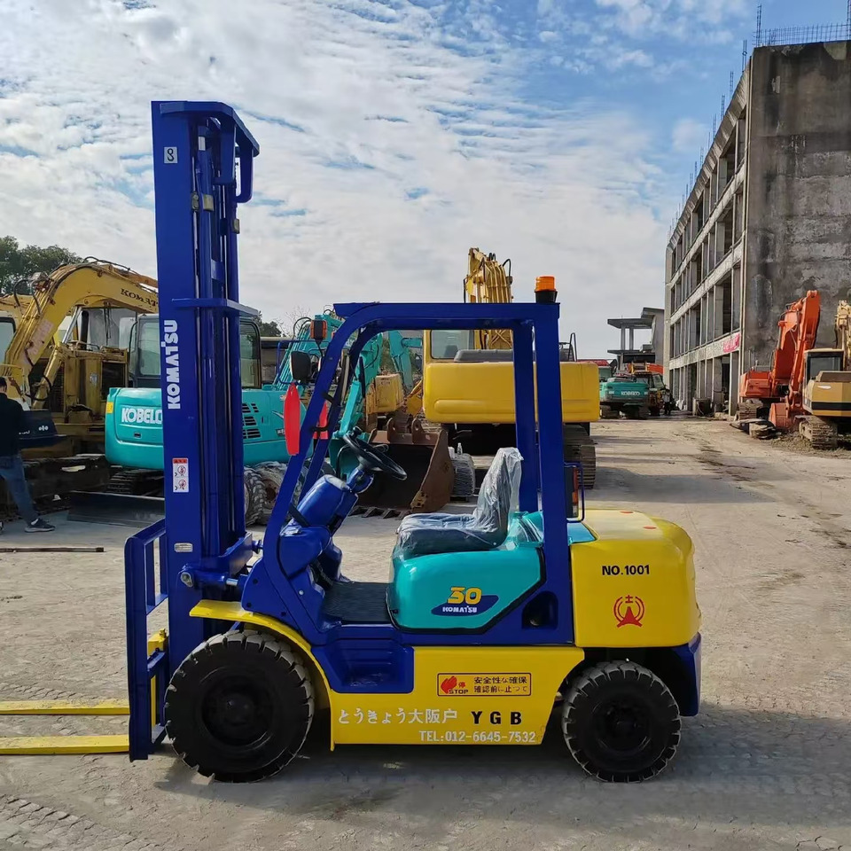Komatsu 3 ton Diesel Forklift FD30 with Double High Mast - Xe nâng diesel: hình 2 Komatsu 3 ton Diesel Forklift FD30 with Double High Mast - Xe nâng diesel: hình 2
