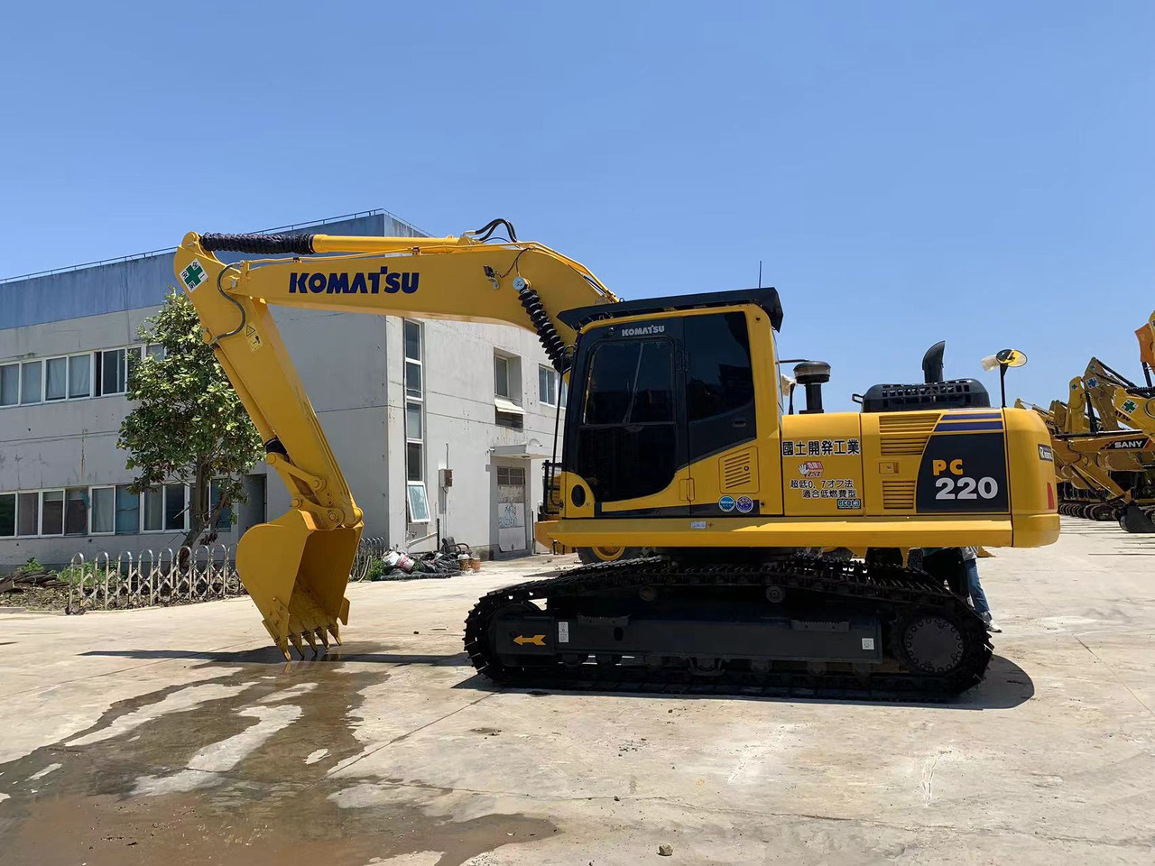 Komatsu Excavator PC220 Good Condition 22 ton Digger - Máy xúc bánh xích: hình 1 Komatsu Excavator PC220 Good Condition 22 ton Digger - Máy xúc bánh xích: hình 1