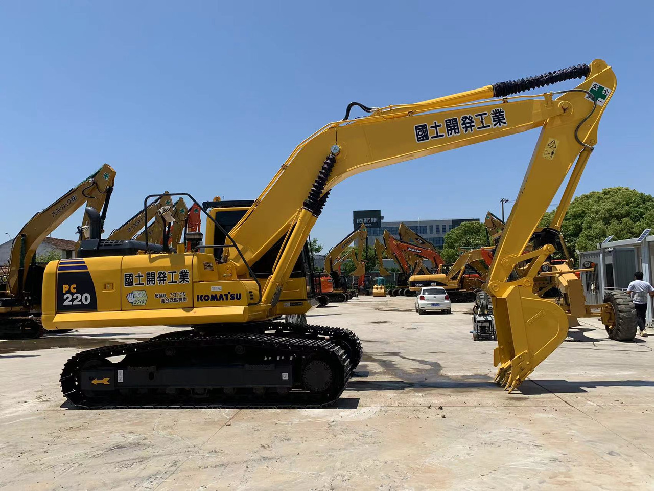 Komatsu Excavator PC220 Good Condition 22 ton Digger - Máy xúc bánh xích: hình 2 Komatsu Excavator PC220 Good Condition 22 ton Digger - Máy xúc bánh xích: hình 2