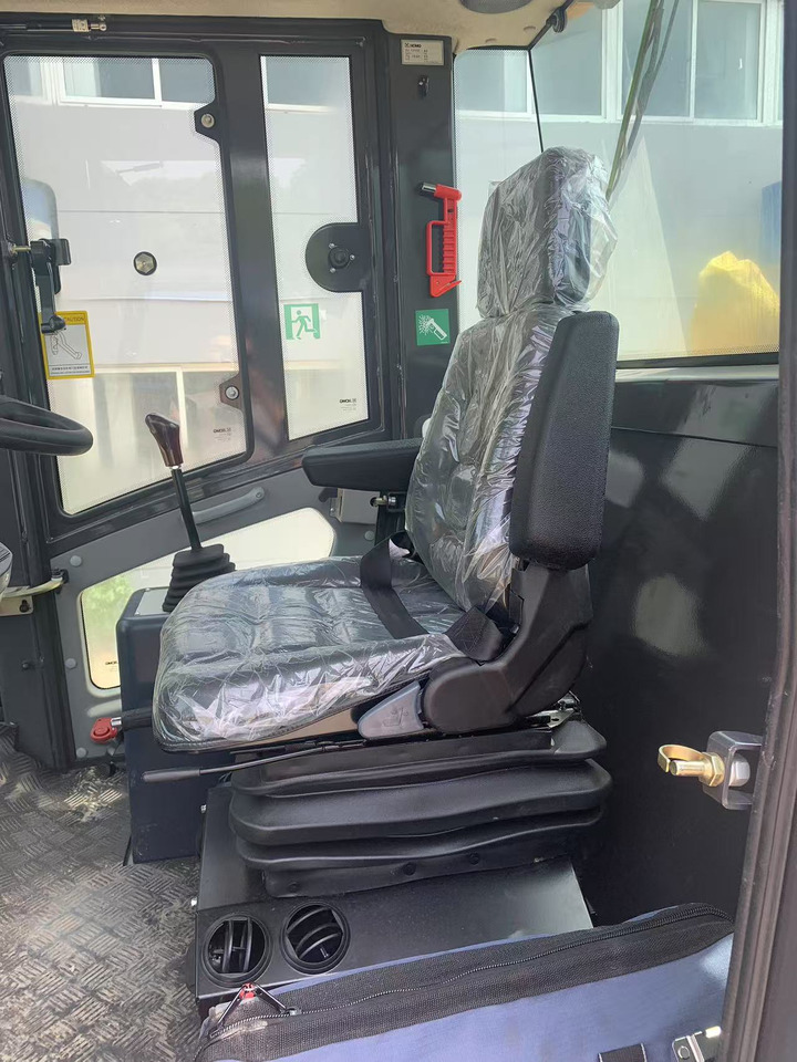 XCMG Vibratory Road roller XS183J Brand New Condition - Máy lăn đường: hình 5 XCMG Vibratory Road roller XS183J Brand New Condition - Máy lăn đường: hình 5