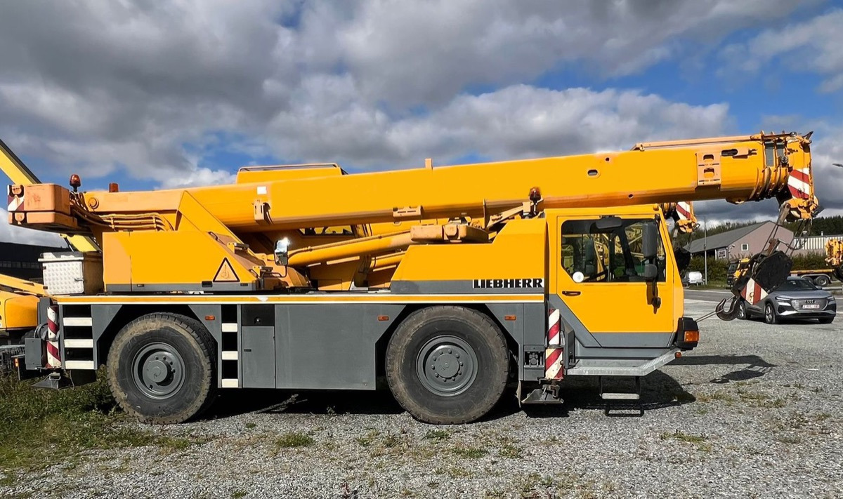 LIEBHERR LTM 1030/2 - Cần cẩu mọi địa hình: hình 2 LIEBHERR LTM 1030/2 - Cần cẩu mọi địa hình: hình 2