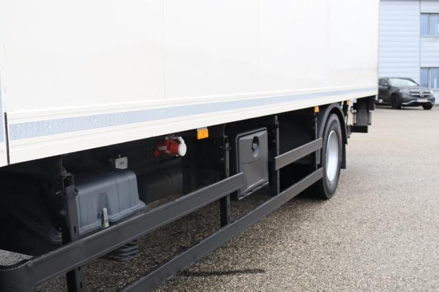 Mercedes-Benz Antos 1824 L - Xe tải đông lạnh: hình 3 Mercedes-Benz Antos 1824 L - Xe tải đông lạnh: hình 3