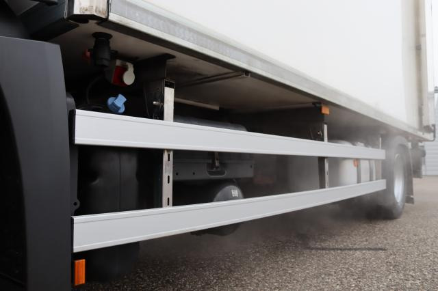 Mercedes-Benz Antos 1832 L - Xe tải đông lạnh: hình 3 Mercedes-Benz Antos 1832 L - Xe tải đông lạnh: hình 3