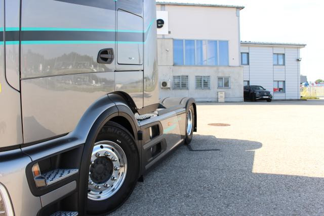Mercedes-Benz Actros 1848LS F1 EDITION - Xe đầu kéo: hình 3 Mercedes-Benz Actros 1848LS F1 EDITION - Xe đầu kéo: hình 3
