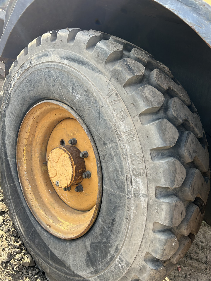 Liebherr L514 - Bánh xe cho Máy xúc lật bánh lốp: hình 1 Liebherr L514 - Bánh xe cho Máy xúc lật bánh lốp: hình 1