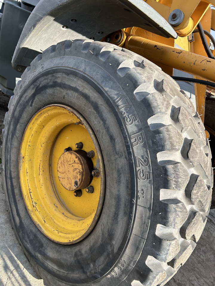 Liebherr L514 - Bánh xe cho Máy xúc lật bánh lốp: hình 3 Liebherr L514 - Bánh xe cho Máy xúc lật bánh lốp: hình 3